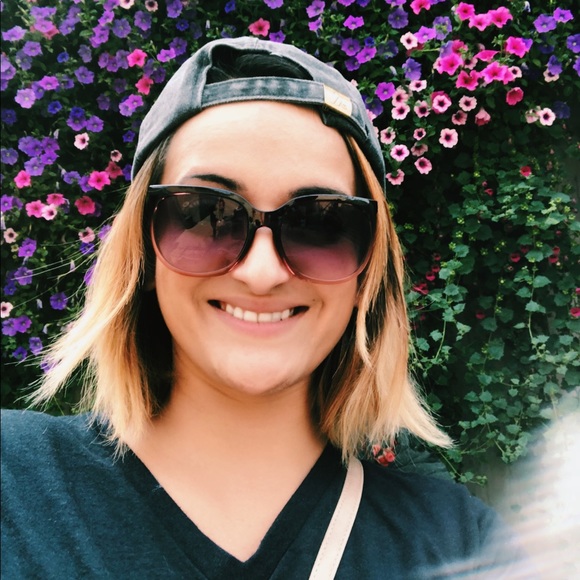 Meet your Posher, Crista - Picture 2 of 4